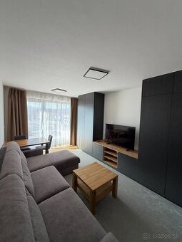 Úplne nový 1-izb byt v centre s parkovacím miestom