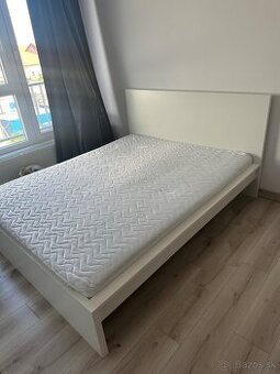 Manželská posteľ s matracom