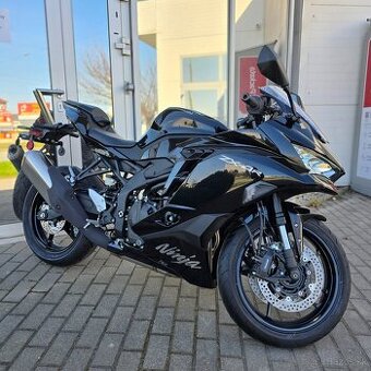 Kawasaki Ninja ZX-4R čierna