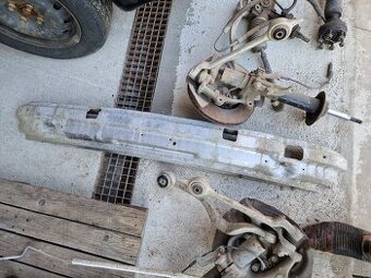 Výstuha zadného nárazníka BMW e39
