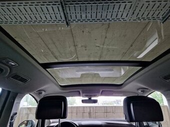VW Sharan 2.0 110 kW DSG 7 miest bi-xenon ťažné PANO WEBASTO
