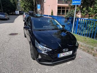 Predám Hyundai i20 - stále v záruke
