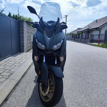 Yamaha x Max 400