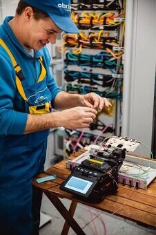 TECHNIK/ spájkovačkou optických vlákien