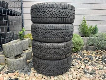225/45 R18
