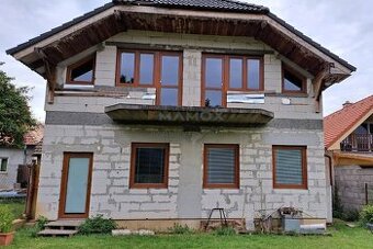 Rozostavaná bytová budova/podnikateľský objekt na predaj v N