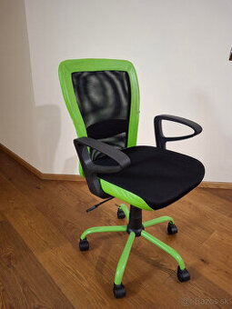 Darujem detsku kancelarsku stolicku