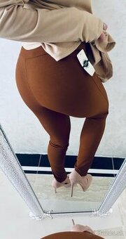 Damske vrubkovane leginy caramello