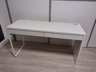 pracovny stol MICKE Ikea