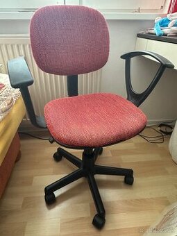 Predám stoličku oranžovej farby v dobrom stave