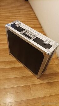 Kufor na zosilňovač