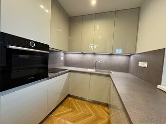 Dlhodobý prenájom s parkingom aj wifi - CENTRUM