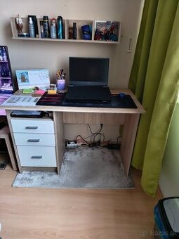 Pc stolík a stolík na Tv