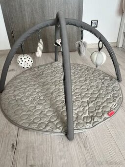 Hracia deka s hrazdičkou