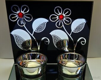 Nový sklenený svietnik.