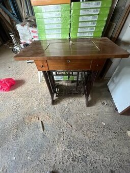 Stojan zo sijaceho stroja singer bez sijaceho stroja