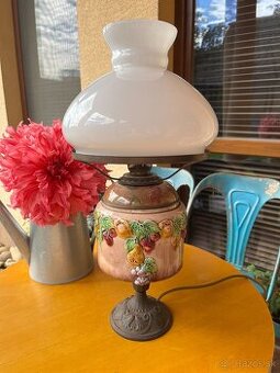 Stará stolová petrolejka