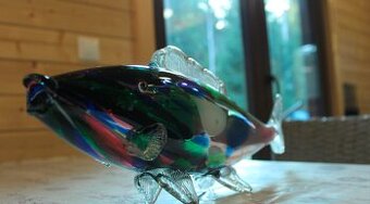 Predám krásnu dekoratívnu sklenenú rybu