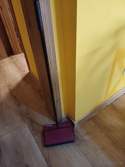 Darujem takmer novu mechanicku metlu