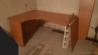 Masívny rohový stôl