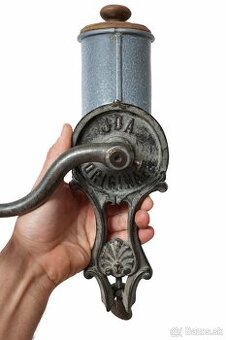 Krásný starožitný velký mlýnek na strouhanku značky IDA