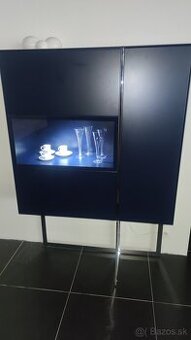 Predám lakovanú komodu s osvetlením