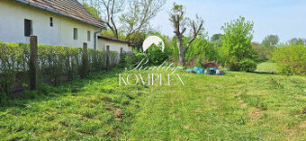 Reality KOMPLEX s.r.o. Vám ponúka na predaj rozľahlý stavebn