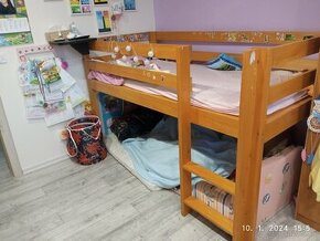 Detská vyvýšená postel z masívu - 1
