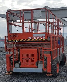 Predam noznicovu plosinu 4x4 skyjack SJ8841RT