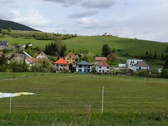 Na predaj slnečný pozemok na výstavbu rodinných domov.