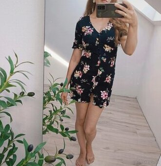 Bershka šaty s nádherným kvetinovým vzorom 🌺