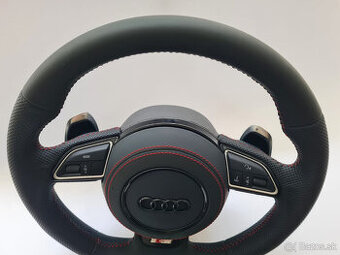 AUDI MULTIFUNKCNY VOLANT S AIRBAGOM A PADLAMI, červená niť