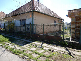 Rodinný dom, garáž, letná kuchyňa, 110 m2, Šahy, okr. Levice