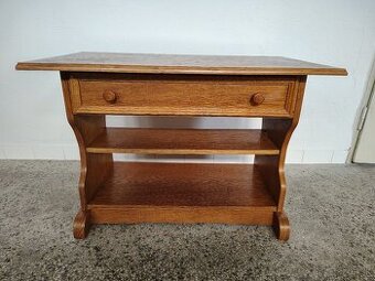 Rustikální masivní stolek,Nábytek s příběhem