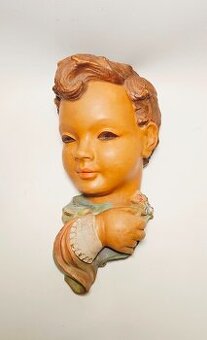 Goebel maska na stenu