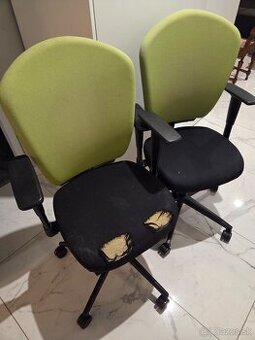 Darujem 2 kancelarske stolicky