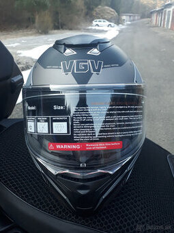 Motocyklová prilba s odklopným štítom (nová)