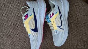 Botasky nike 41. ..26.5cm vnut.dl.