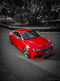 Rs5 r.v.2015 331kw V8 4.2fsi najeto 125tis servisovana