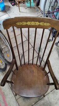 Hojdacie kreslo drevené