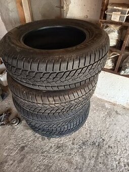 Zimé pneu 215/70 R16