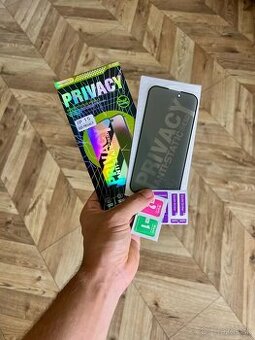 Top Privacy tmavé sklo na iPhone 15 a Phone 16
