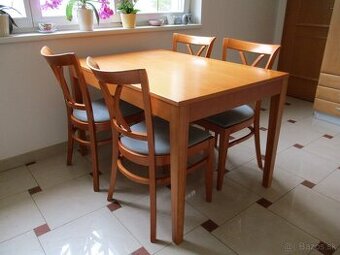 Kuchynský stôl so stoličkami