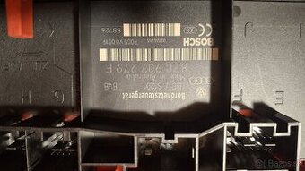 8P0907279F centrála elektronika