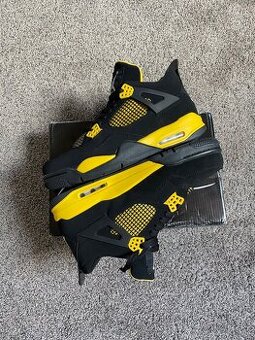 Air Jordan 4 Retro (Thunder)