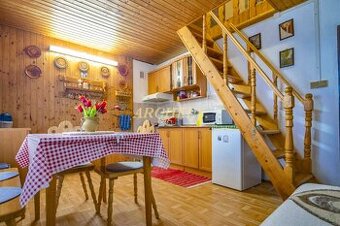 NA PREDAJ REKREAČNÁ CHATA, POZEMOK 969m2, VANIŠKOVCE