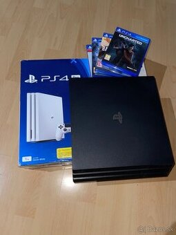 PlayStation 4 pro 1TB + 2 ovládači