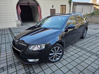 Škoda Octavia Combi 2.0 TDI DSG Edition Xenoný Navi DVD R17