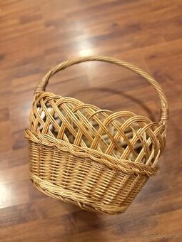 Veľký prútený košík pevný