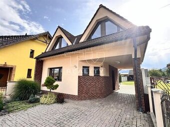 EXKLUZÍVNY RODINNÝ DOM, 140m2, POZEMOK O VÝMERE 781m2, RAJEC